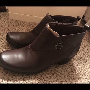 Clark’s Malia Surf woman’s brown boots